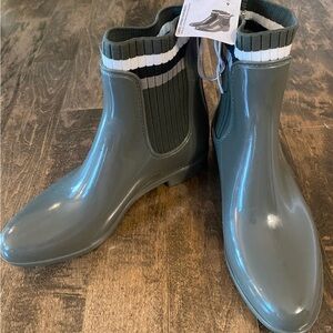 NWT SERRA Waterproof Boots Gray Sz 9